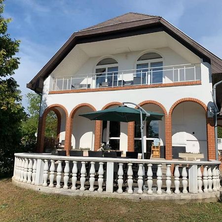 Landhaus Toereki Mit Pool Шіофок Екстер'єр фото