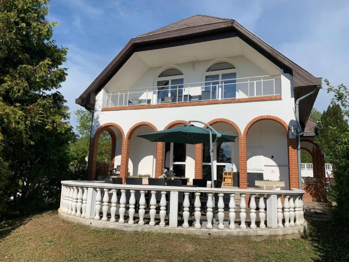 Landhaus Toereki Mit Pool Шіофок Екстер'єр фото