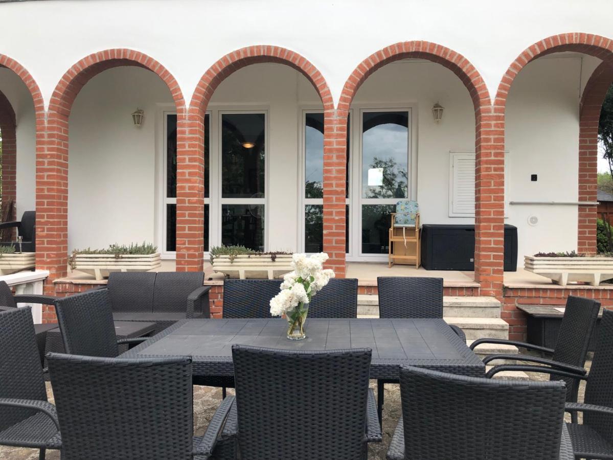 Landhaus Toereki Mit Pool Шіофок Екстер'єр фото